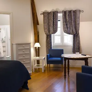 Le Vieux Pont Hotel